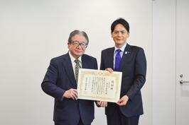 横浜市医師会、横浜市病院協会の皆さまへ感謝状を贈呈しました