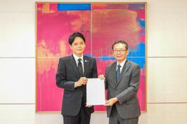  横浜市工業会連合会から「令和7年度 横浜市予算に対する産業振興に関する要望書」を受領しました