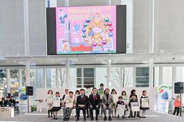 「SDGs未来都市・環境絵日記展2024」表彰式で優秀特別賞の表彰を行いました