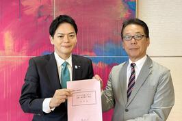 連合神奈川、横浜地域連合に「2025年度に向けた政策・制度要求と提言」に対する横浜市の回答書を手交し