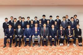 「全国中学校体育大会」で優勝した横浜の中学生の皆さまと面会しました