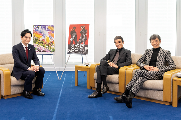 舘ひろしさん、柴田恭兵さん、市長のスリーショット写真