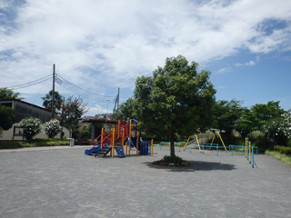 青砥公園の広場（遊具）