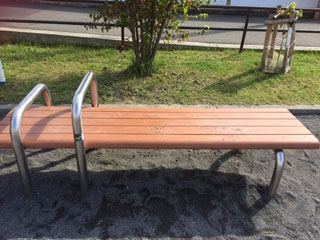 青砥公園のベンチ