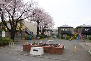 青砥第二公園の出入口