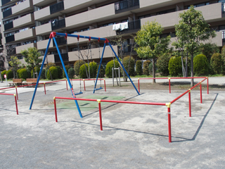 白山一丁目第二公園のブランコ2