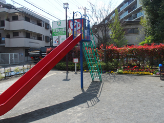 白山一丁目第二公園の滑り台