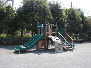 白山一丁目公園の滑り台
