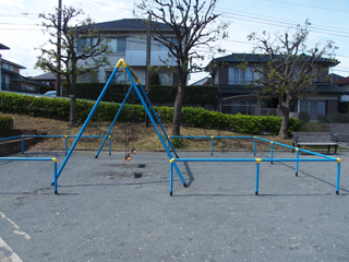 白山町第二公園のブランコ