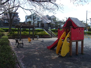 白山町第二公園の遊具