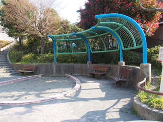 東本郷六丁目公園のベンチ