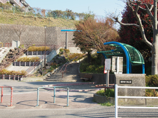 東本郷六丁目公園の出入口