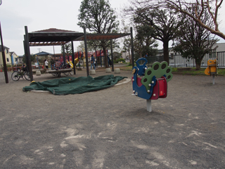 東本郷六丁目第二公園の遊具2