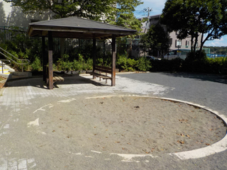 東本郷六丁目第三公園の砂場