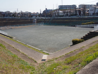 東本郷五丁目公園の広場