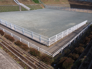 東本郷五丁目公園の広場2
