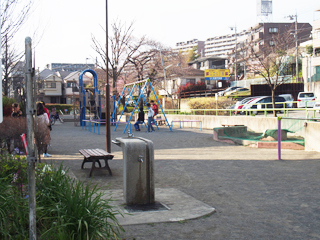 東本郷下田公園の遊具