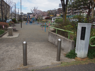 東本郷下田公園の出入口