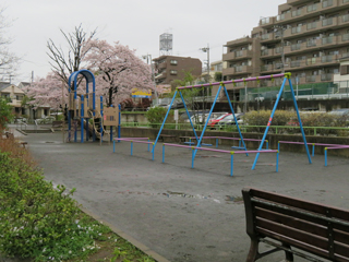 東本郷下田公園のブランコ