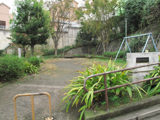 東本郷第四公園の出入口