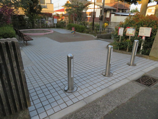 東本郷第六公園の出入口