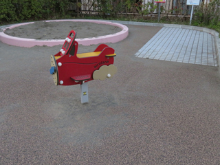 東本郷第六公園の遊具と砂場