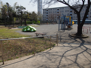 東本郷台公園の遊具