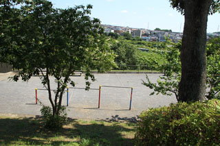 いぶき野第二公園の鉄棒と眺望