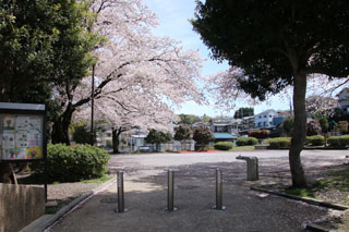 上山町南公園の出入口