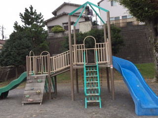 上山町南公園の滑り台