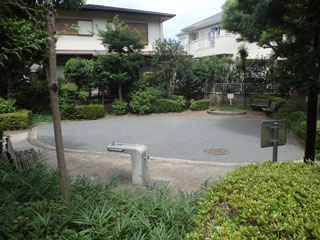 上山町中公園の広場