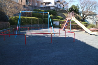 鴨居第三公園のブランコ