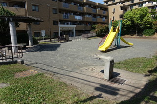 鴨居四丁目公園の滑り台