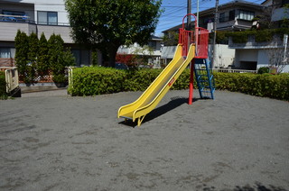 鴨居第五公園の滑り台