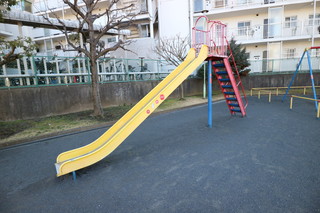 鴨居中里公園の滑り台