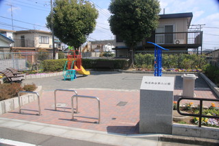 鴨居西台第二公園の出入口