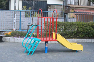 鴨居西台第二公園の滑り台