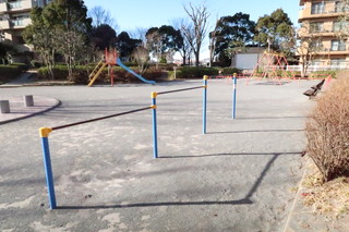 鴨居西河内公園の鉄棒
