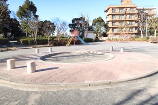 鴨居西河内公園の滑り台