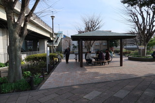 鴨居西河内第二公園の休憩所