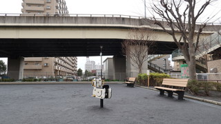 鴨居西河内第二公園のベンチ