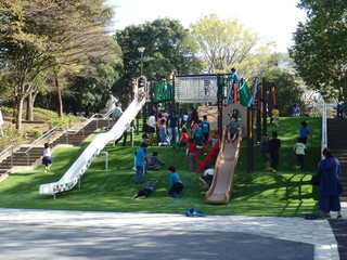 萱場公園の大型滑り台（正面）