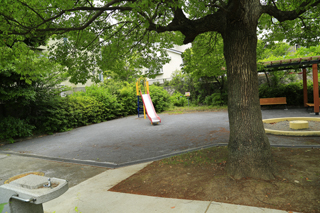霧が丘二丁目公園の滑り台