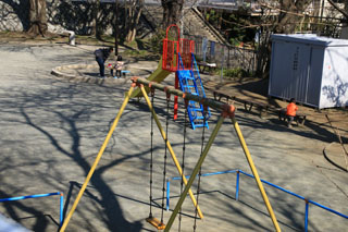 北八朔第一公園の広場と遊具