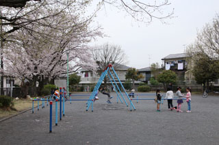 北八朔第二公園のブランコ
