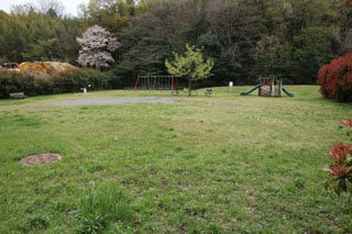北八朔第四公園の芝生広場