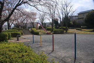 こざか第二公園の鉄棒