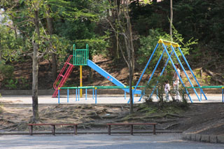 三保大上公園の滑り台とブランゴ
