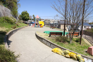 三保杉澤公園のスロープからの広場