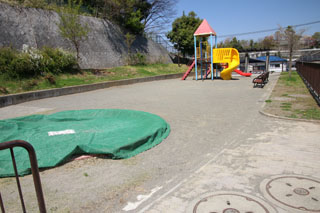 三保杉澤公園の広場と遊具
